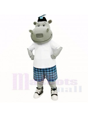 Hippo ensoleillé avec une chemise blanche et des costumes de mascotte