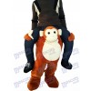 Singe Piggyback Carry Me Ride Singe brun avec un costume de mascotte de banane