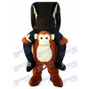 Singe Piggyback Carry Me Ride Singe brun avec un costume de mascotte de banane