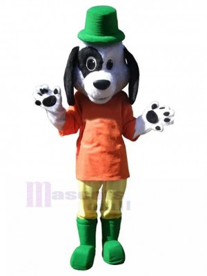 Chien dalmatien mignon en costume de mascotte orange avec chapeau vert animal