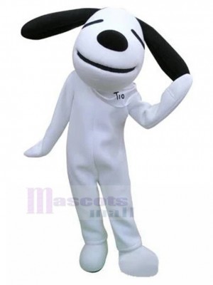Costume de mascotte de chien blanc souriant avec des oreilles noires qui tombent d'un animal