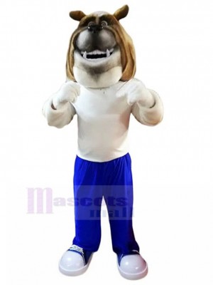 Costume de mascotte de bouledogue souriant avec un pantalon de survêtement bleu foncé